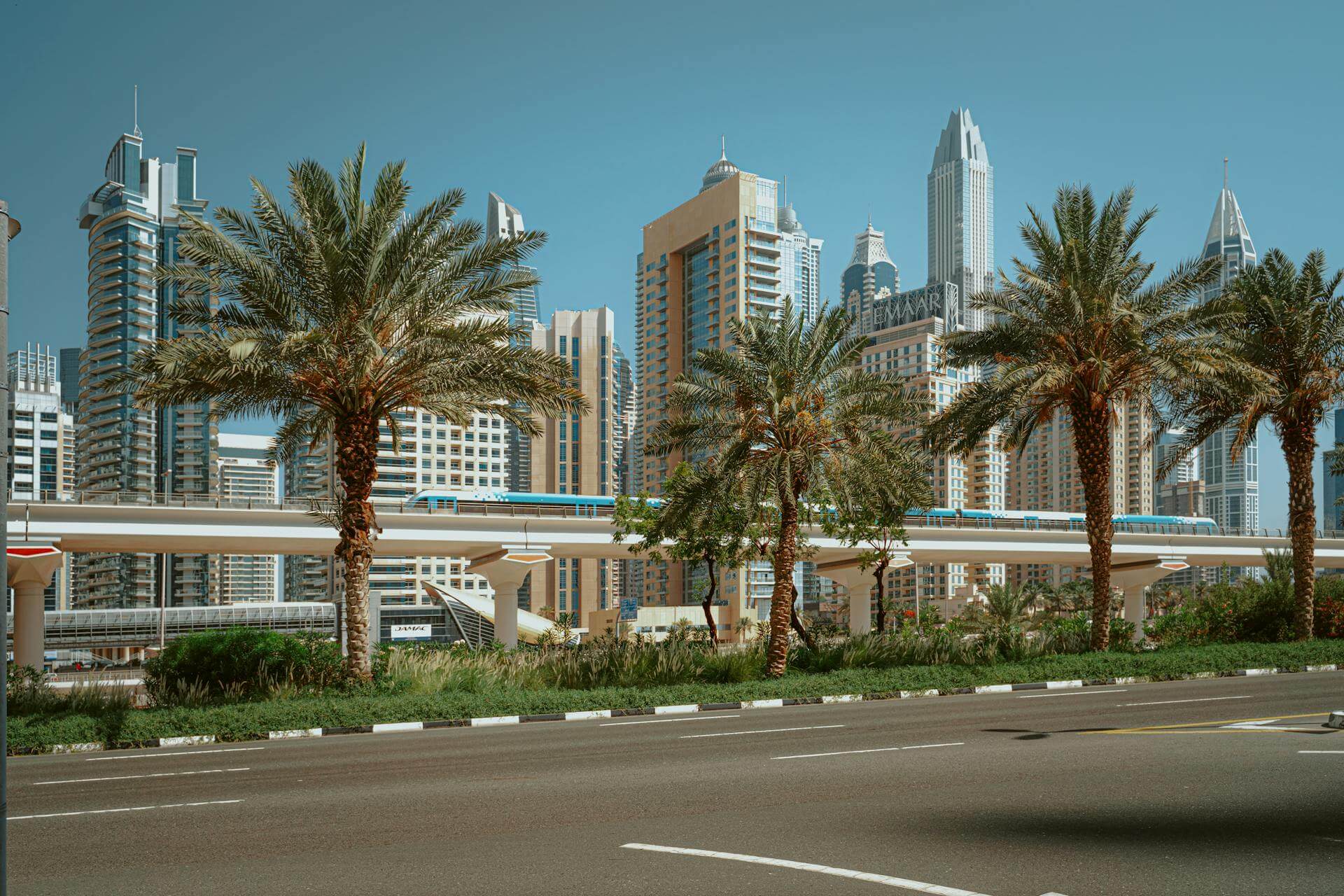 Complete Guide to Dubai Metro: Stations, Fares, and Tourist Tips (2025)